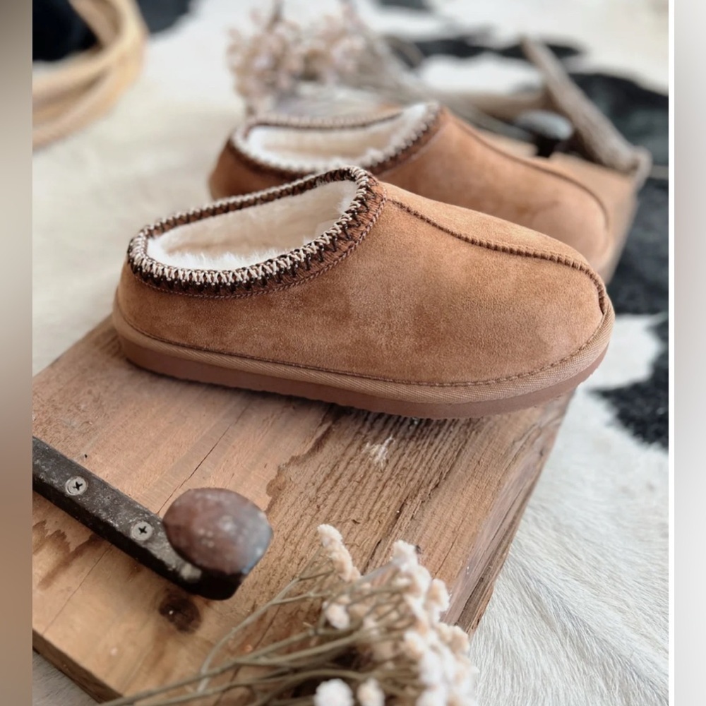 NIB Brand New Very G Sparks Tan Fur Vegan Suede Slip On Slides Shoes Slippers - Picture 10 of 11